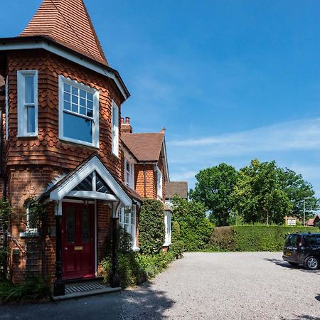 The Lawn Guest House Gatwick Horley Bagian luar foto