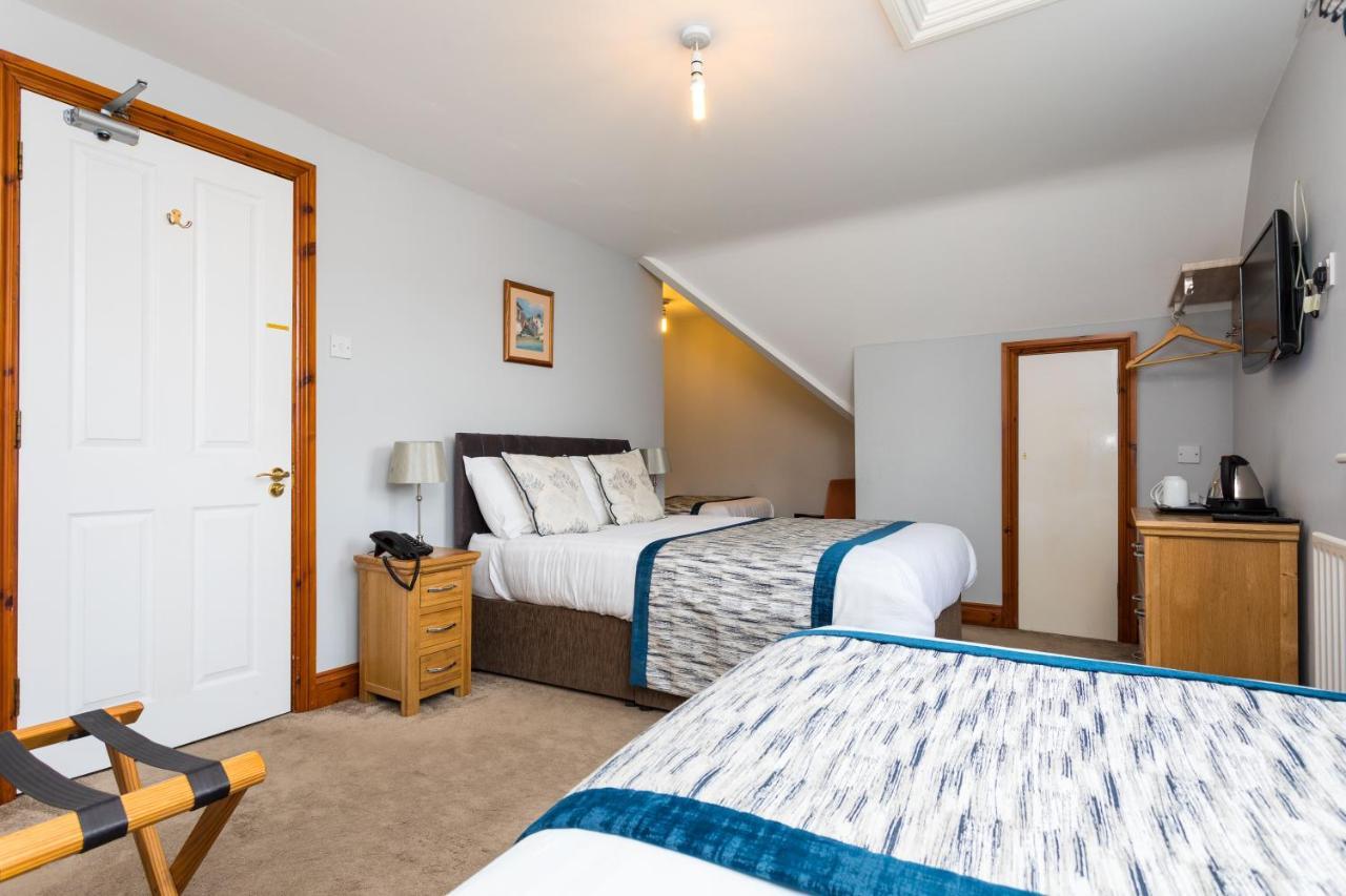 The Lawn Guest House Gatwick Horley Bagian luar foto