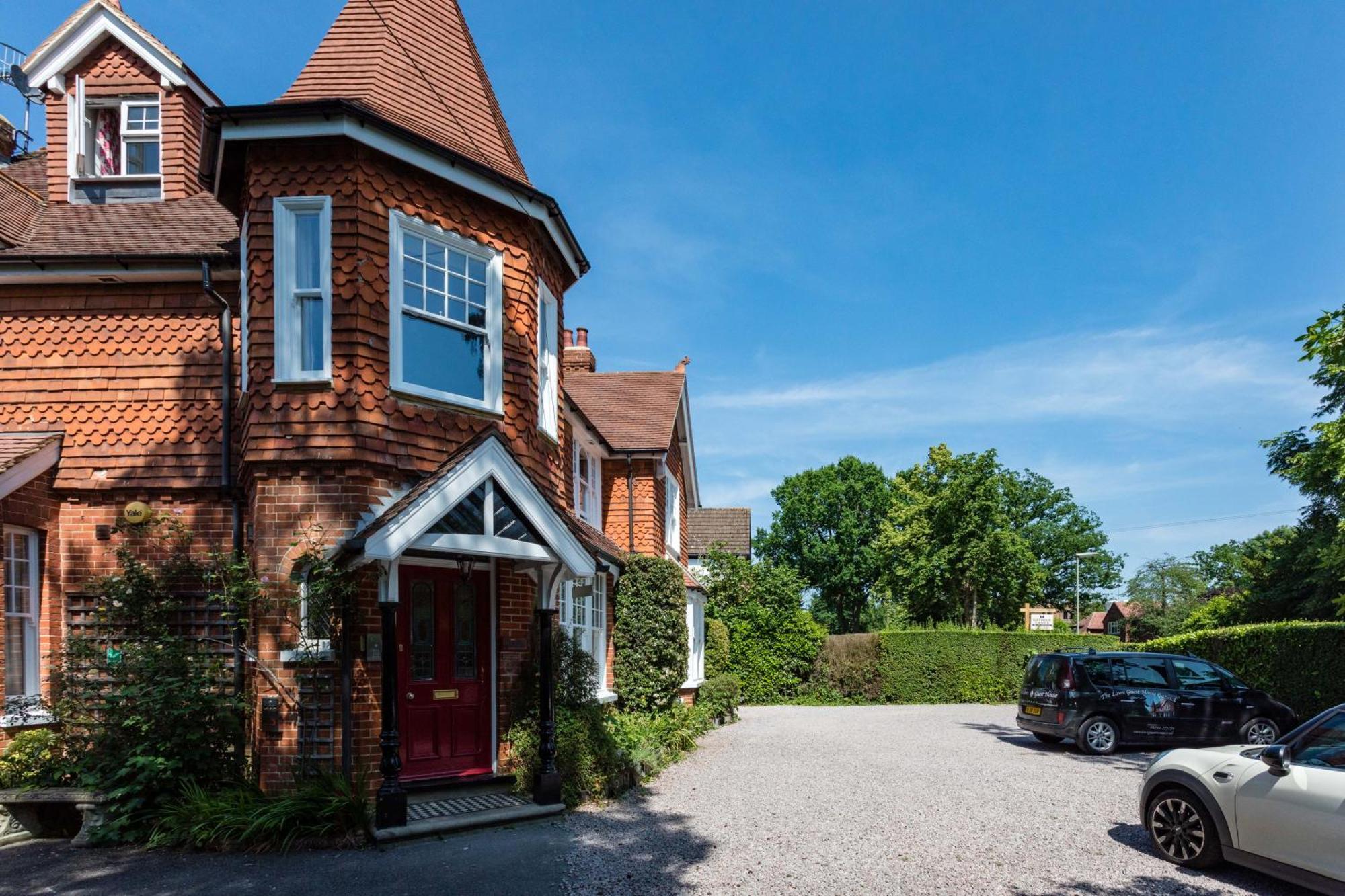 The Lawn Guest House Gatwick Horley Bagian luar foto