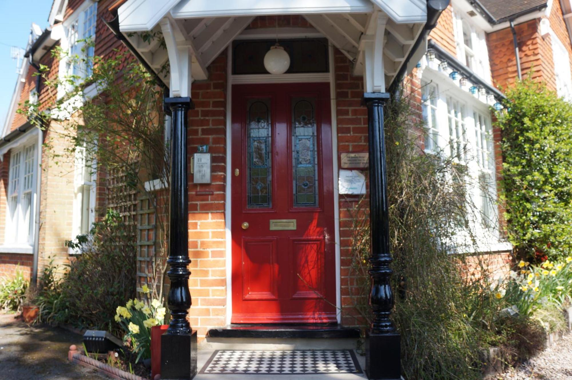The Lawn Guest House Gatwick Horley Bagian luar foto