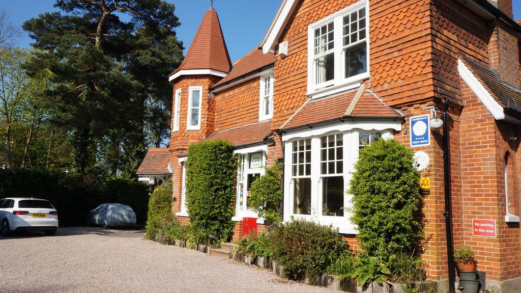 The Lawn Guest House Gatwick Horley Bagian luar foto