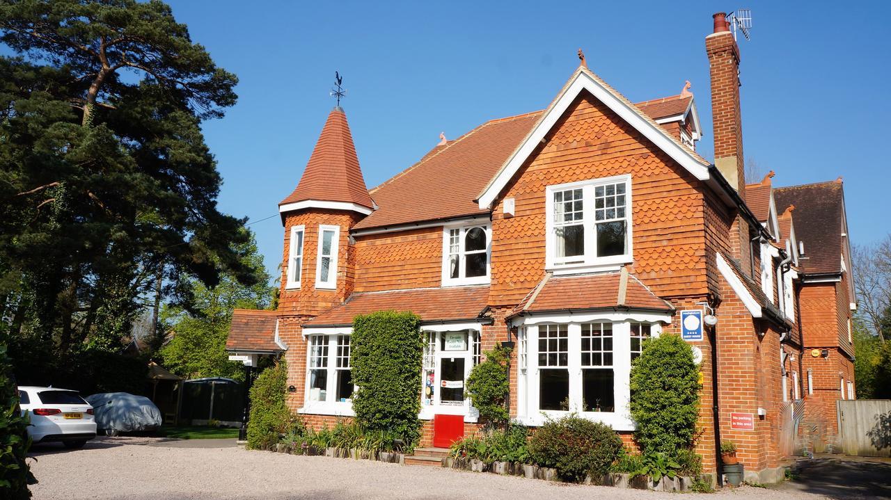 The Lawn Guest House Gatwick Horley Bagian luar foto