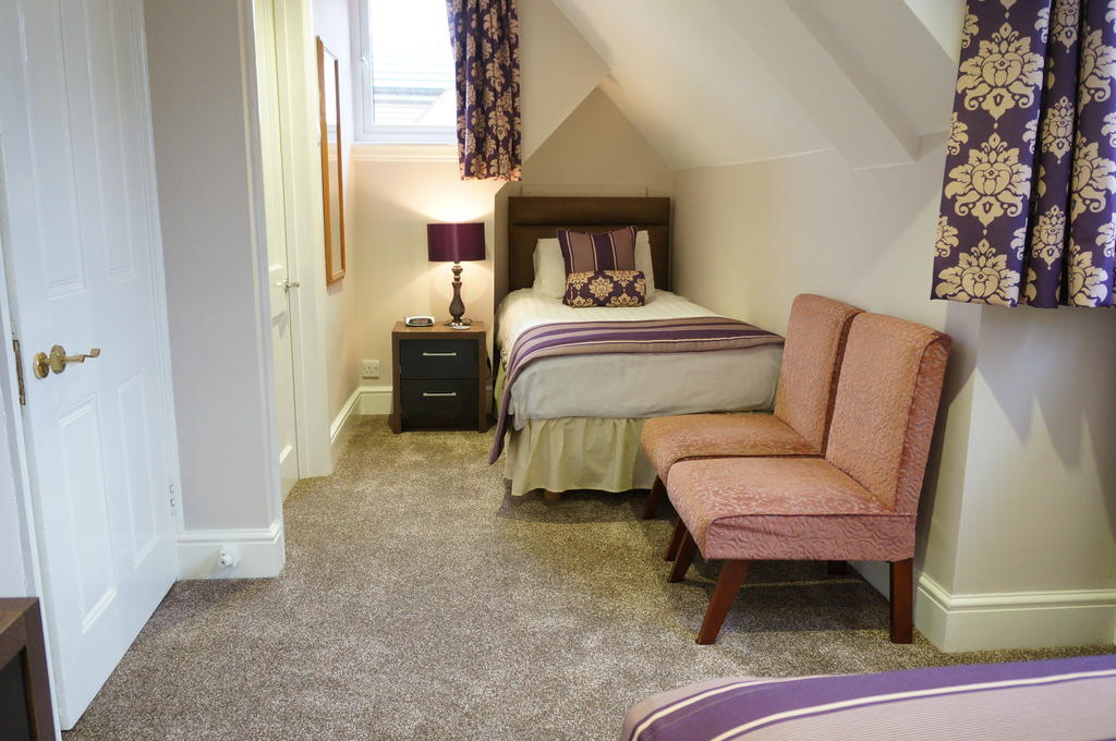 The Lawn Guest House Gatwick Horley Bagian luar foto