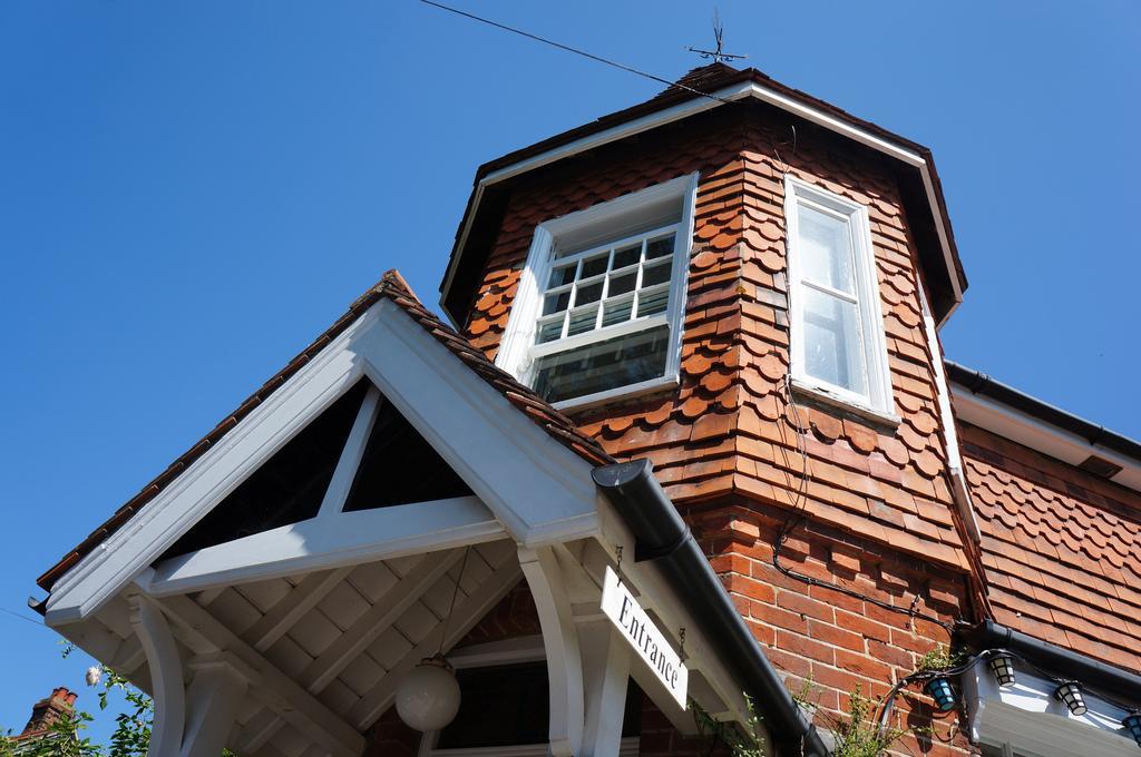 The Lawn Guest House Gatwick Horley Bagian luar foto