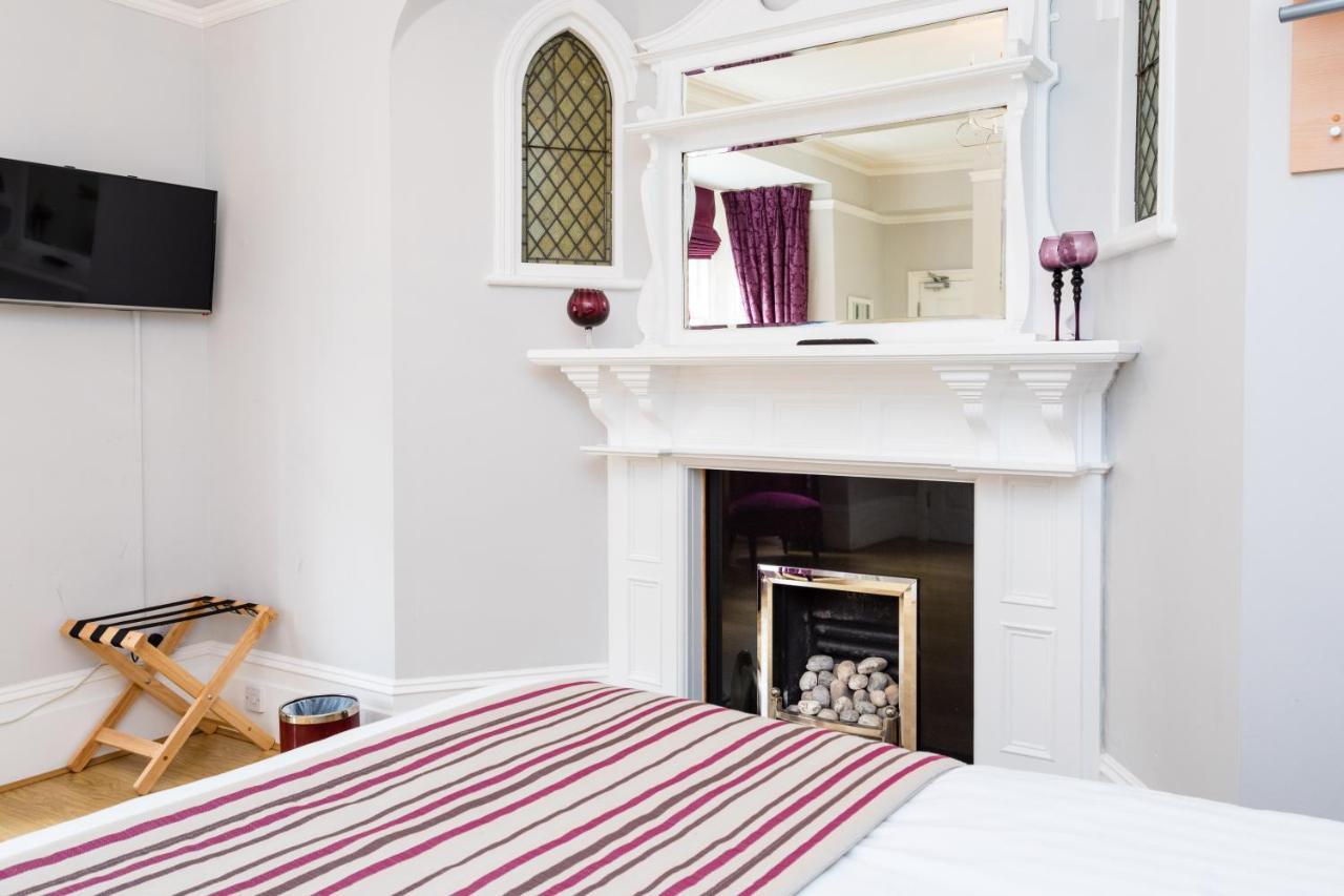 The Lawn Guest House Gatwick Horley Bagian luar foto