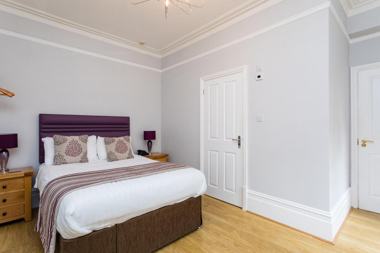 The Lawn Guest House Gatwick Horley Bagian luar foto