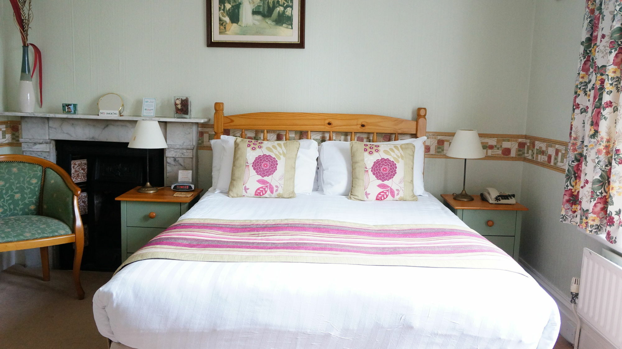 The Lawn Guest House Gatwick Horley Bagian luar foto