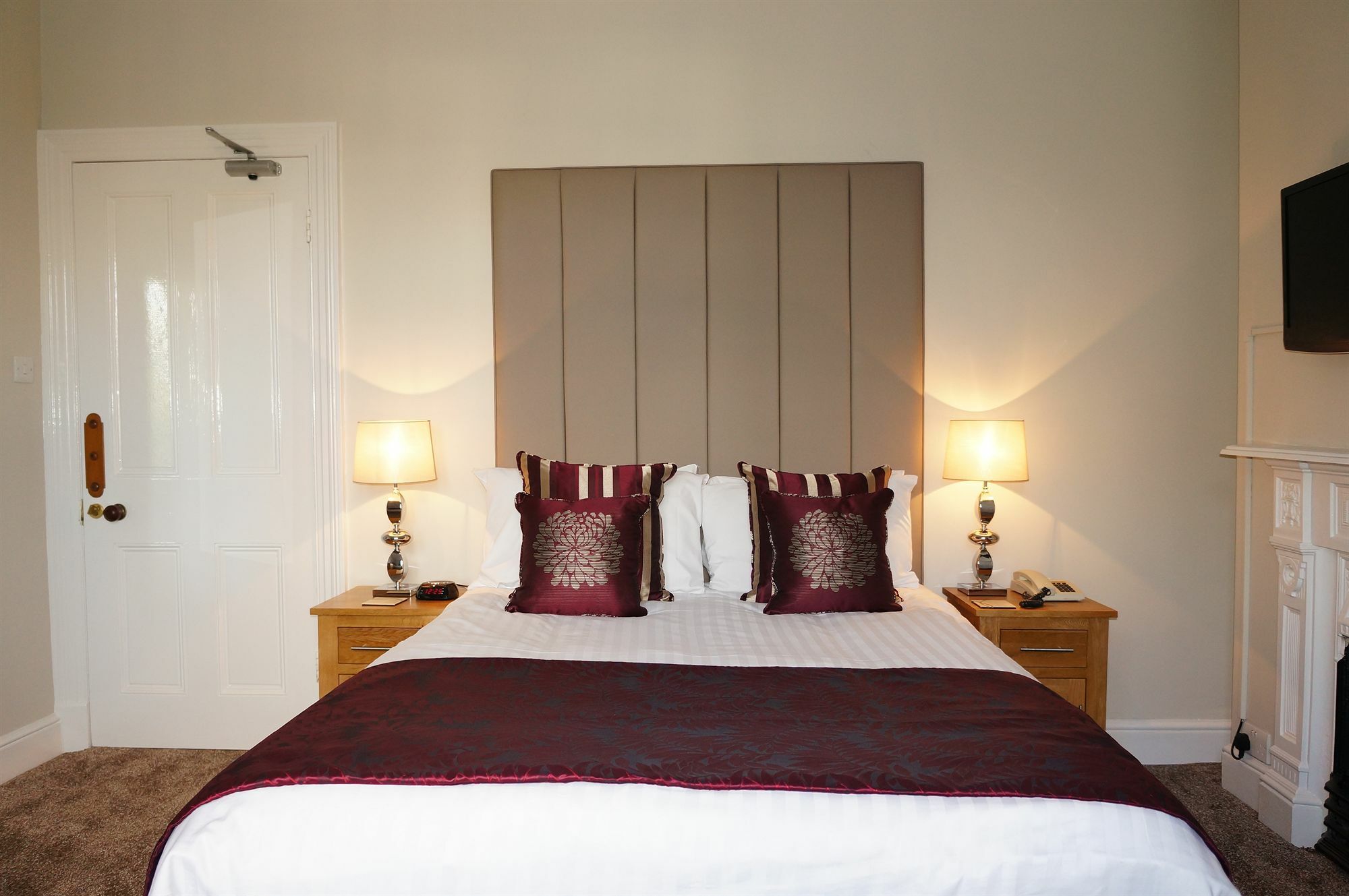 The Lawn Guest House Gatwick Horley Bagian luar foto