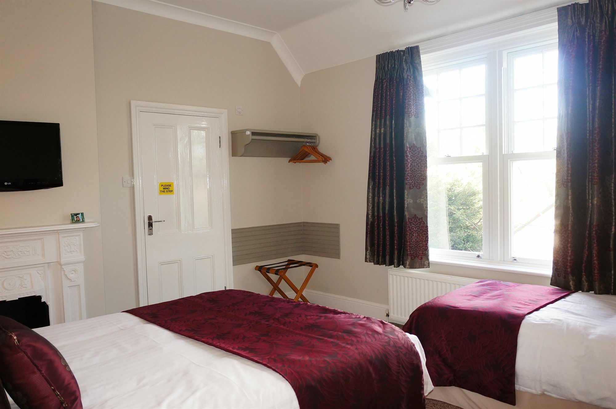 The Lawn Guest House Gatwick Horley Bagian luar foto