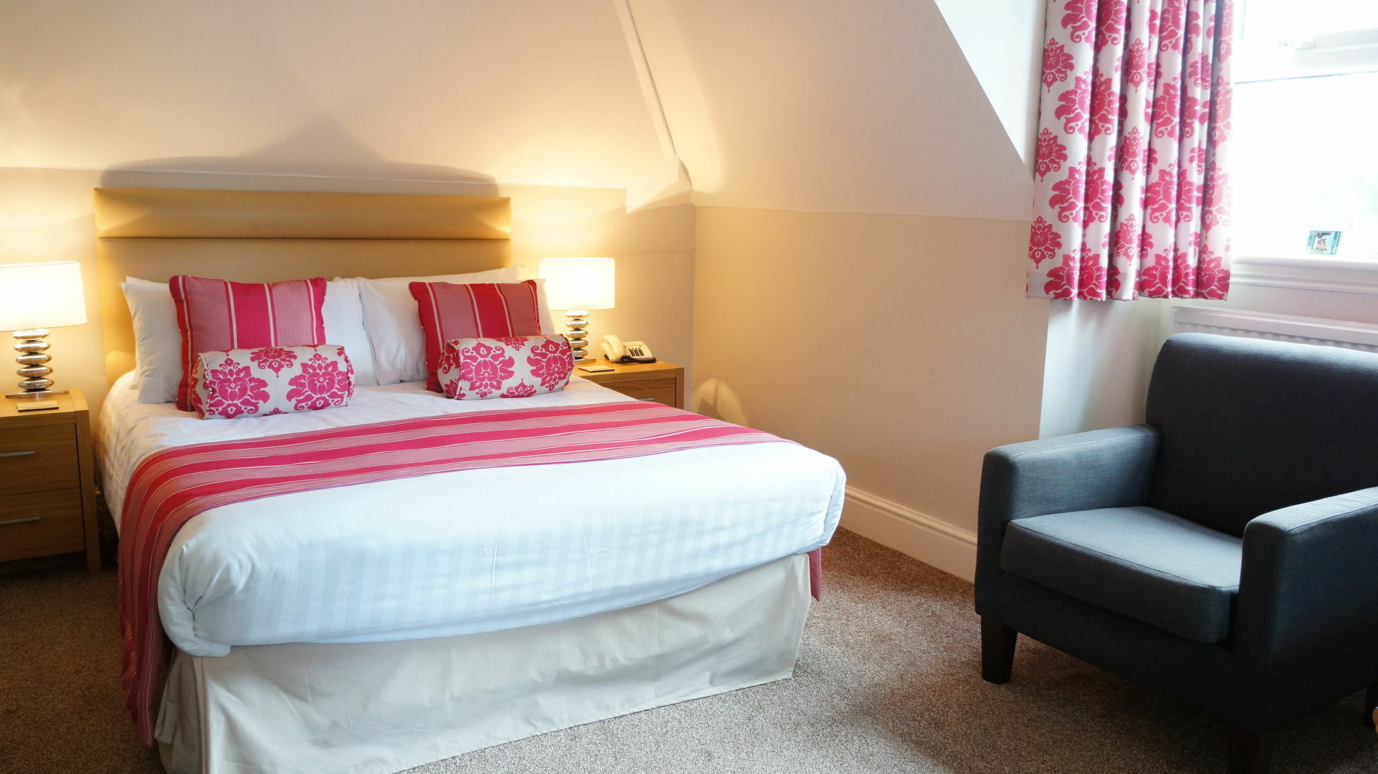 The Lawn Guest House Gatwick Horley Bagian luar foto
