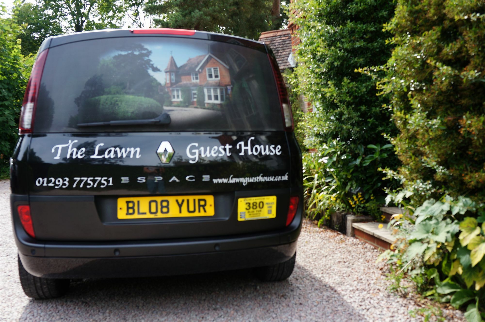 The Lawn Guest House Gatwick Horley Bagian luar foto