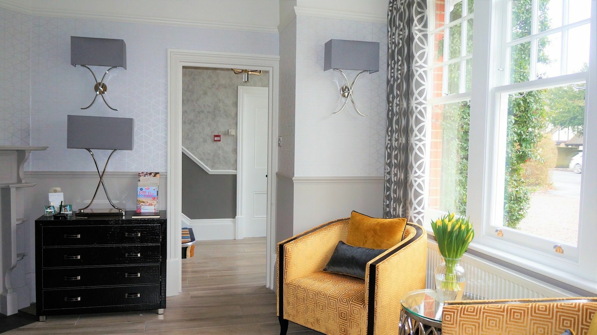 The Lawn Guest House Gatwick Horley Bagian luar foto