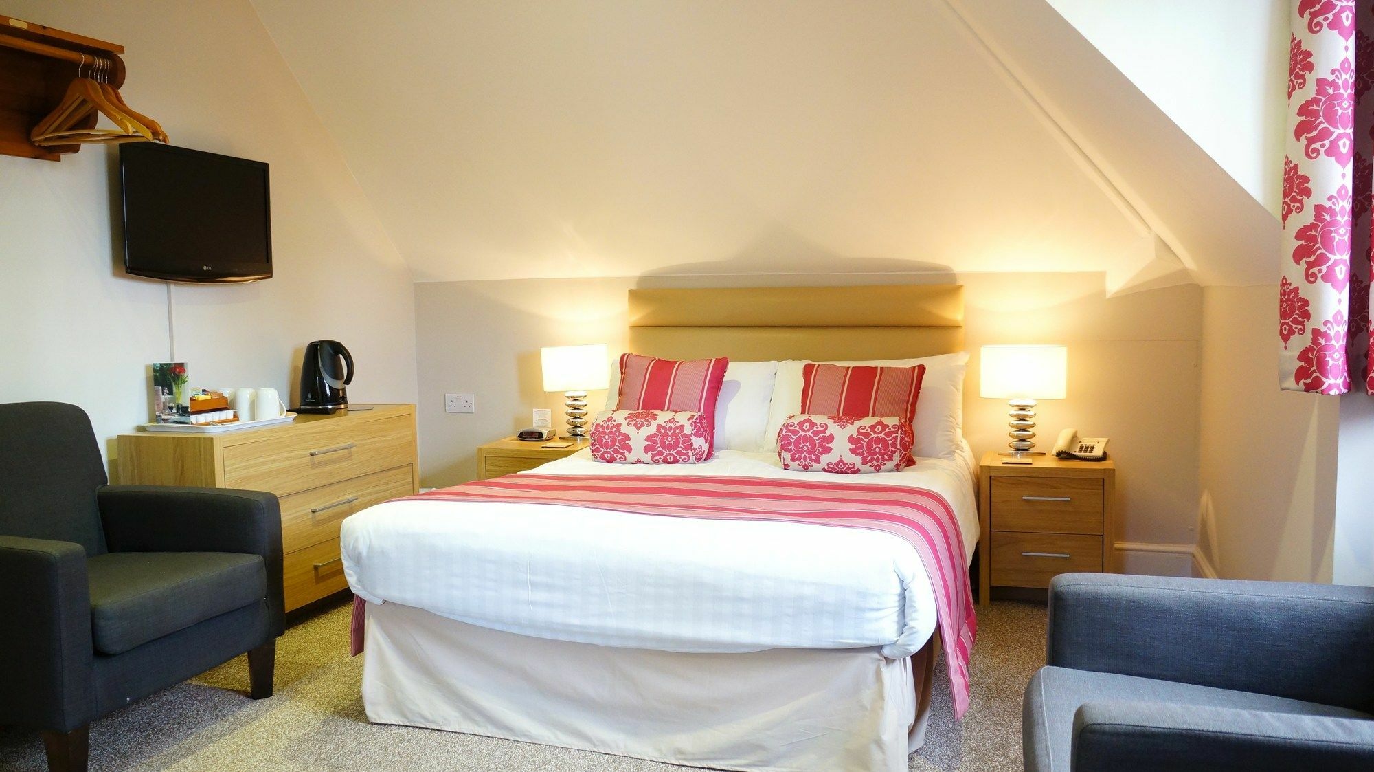 The Lawn Guest House Gatwick Horley Bagian luar foto