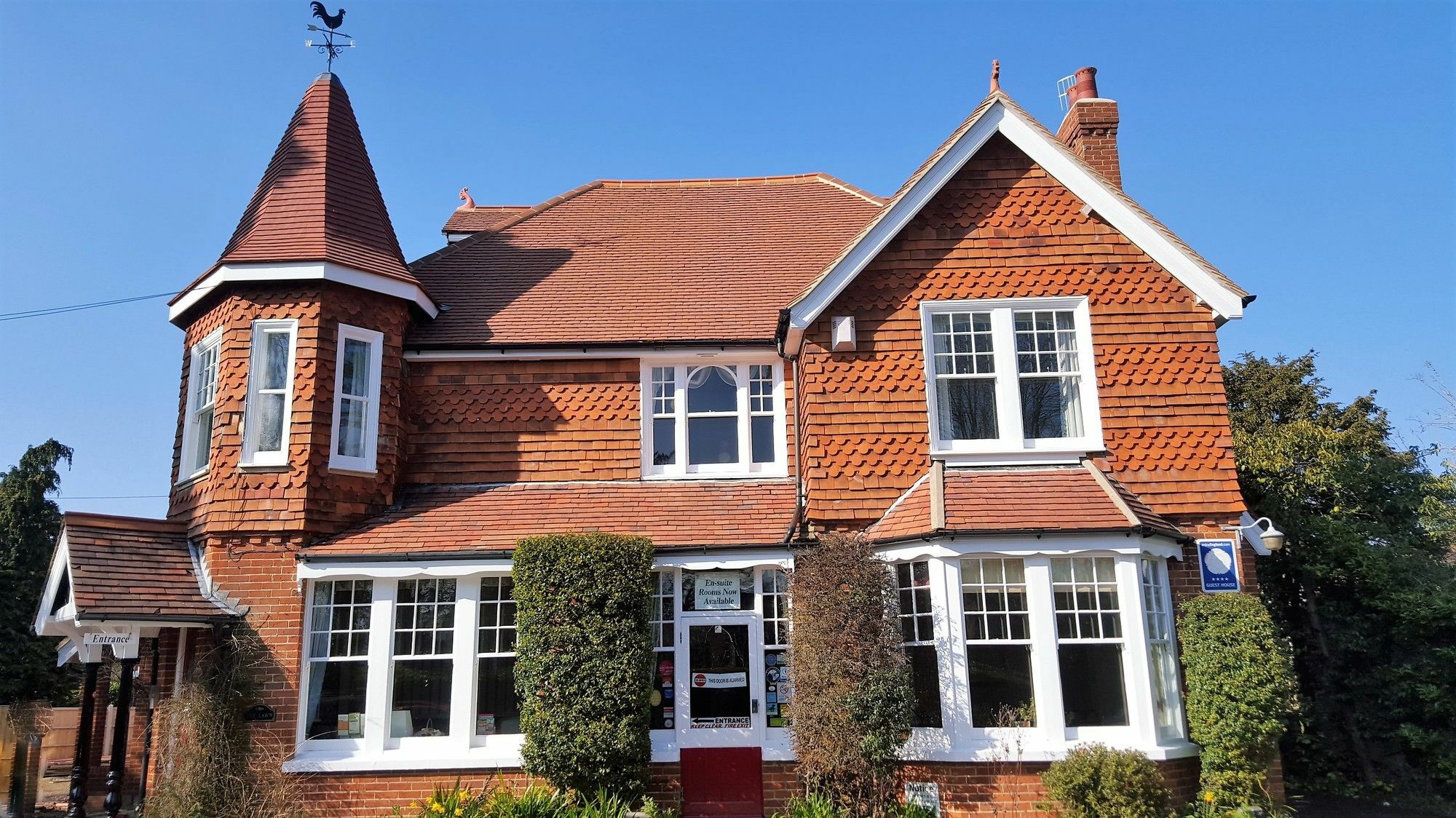 The Lawn Guest House Gatwick Horley Bagian luar foto