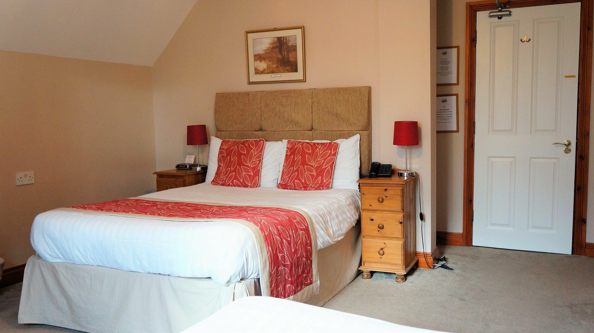 The Lawn Guest House Gatwick Horley Bagian luar foto