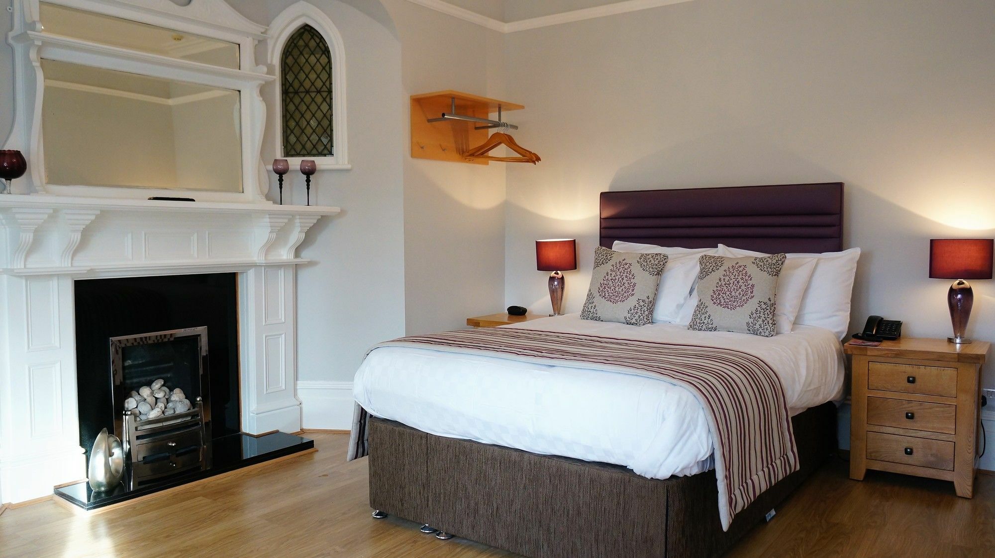 The Lawn Guest House Gatwick Horley Bagian luar foto