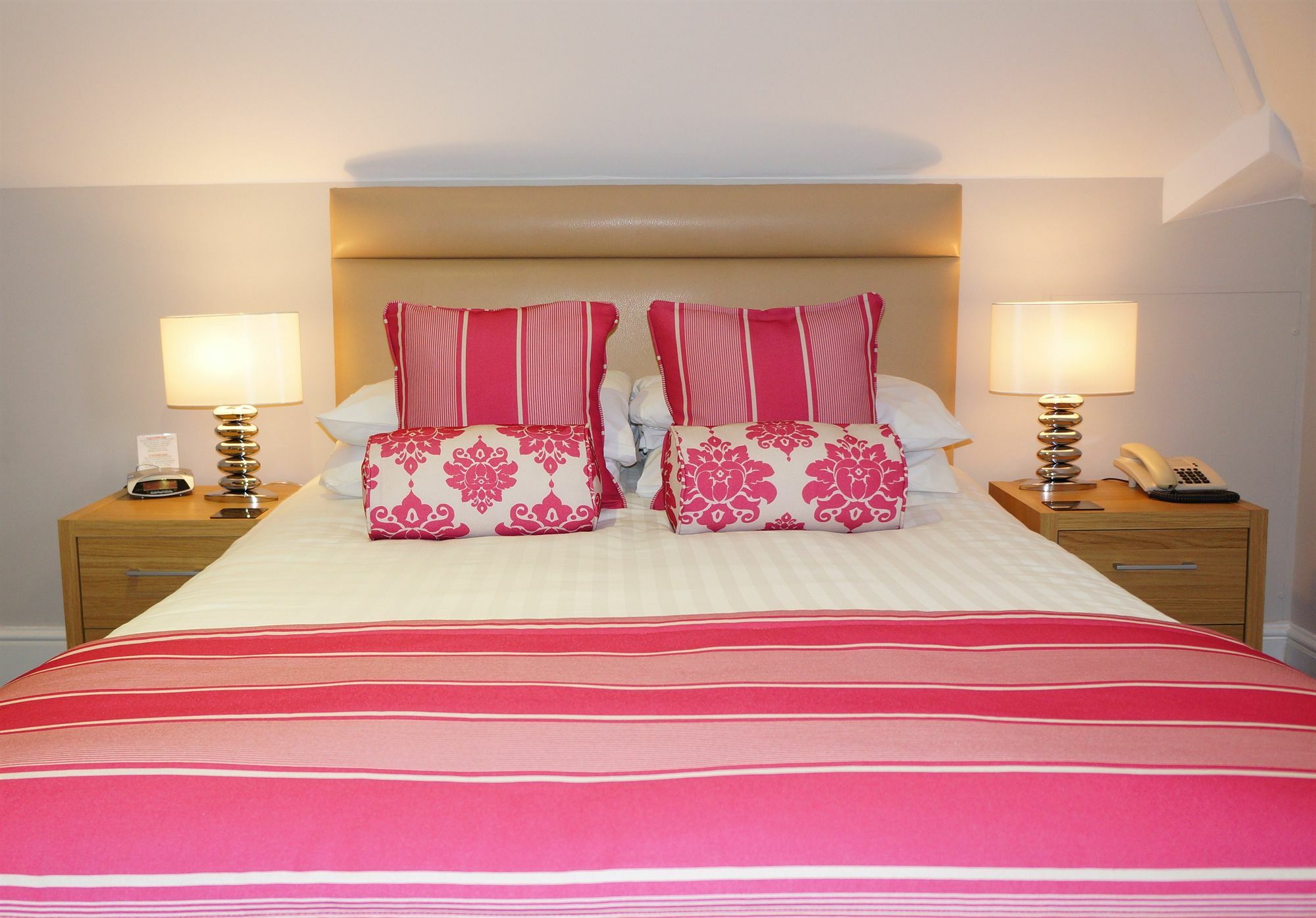 The Lawn Guest House Gatwick Horley Bagian luar foto