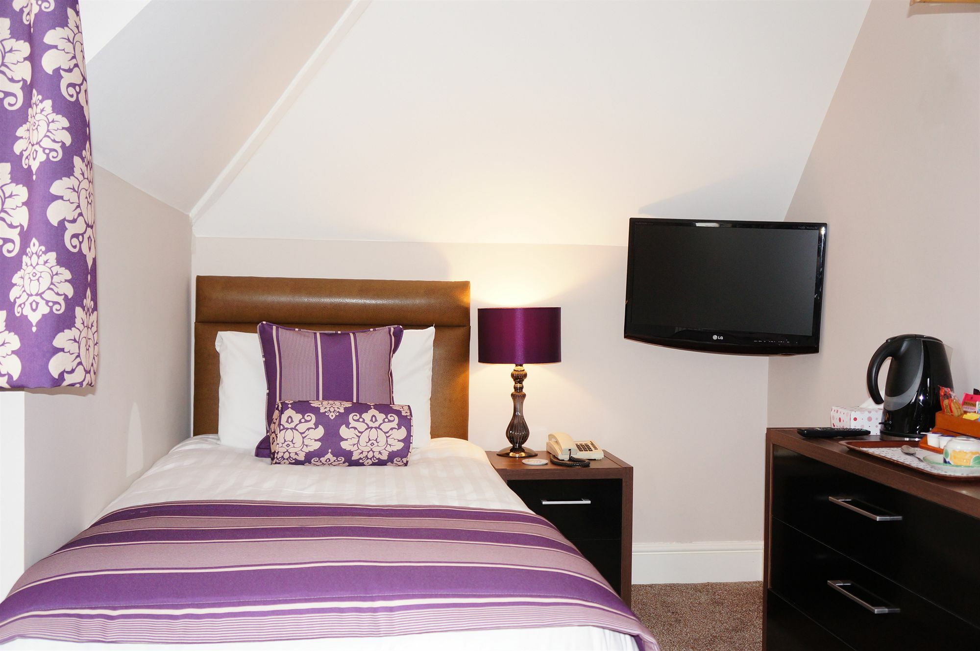 The Lawn Guest House Gatwick Horley Bagian luar foto
