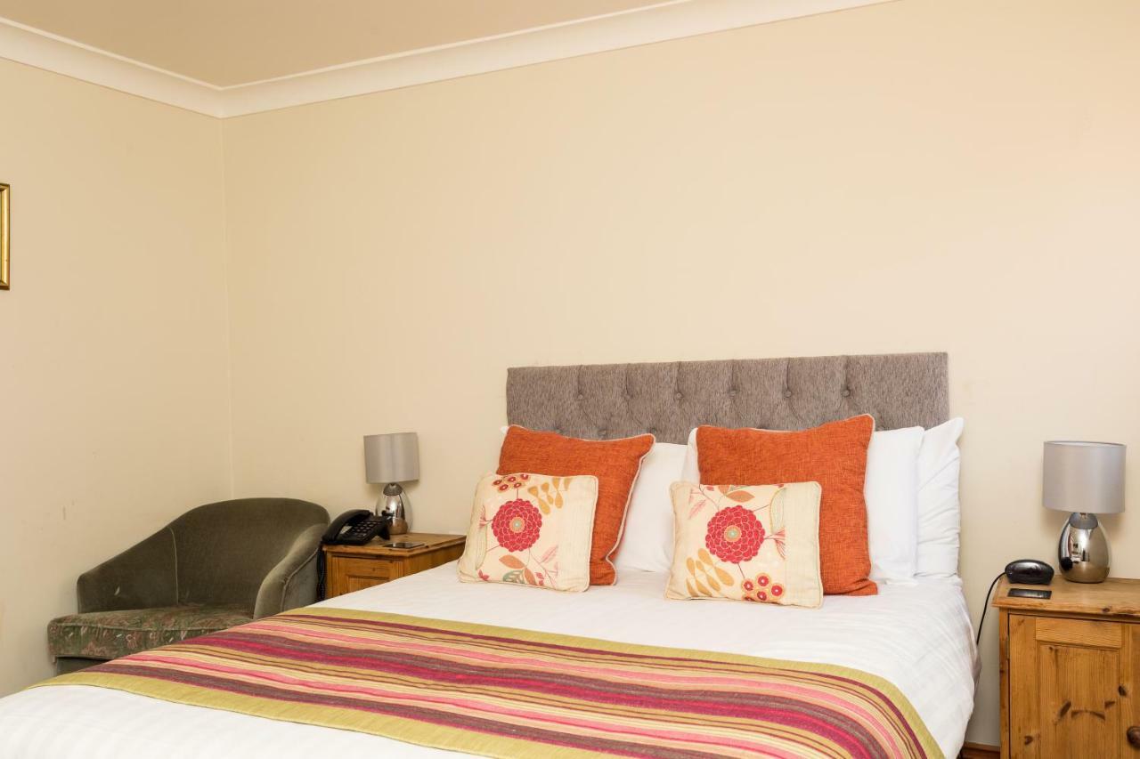 The Lawn Guest House Gatwick Horley Bagian luar foto