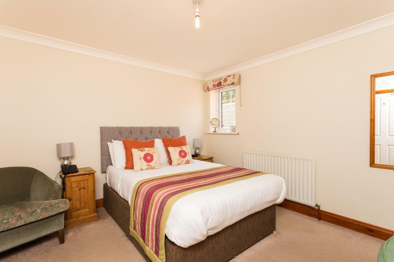 The Lawn Guest House Gatwick Horley Ruang foto